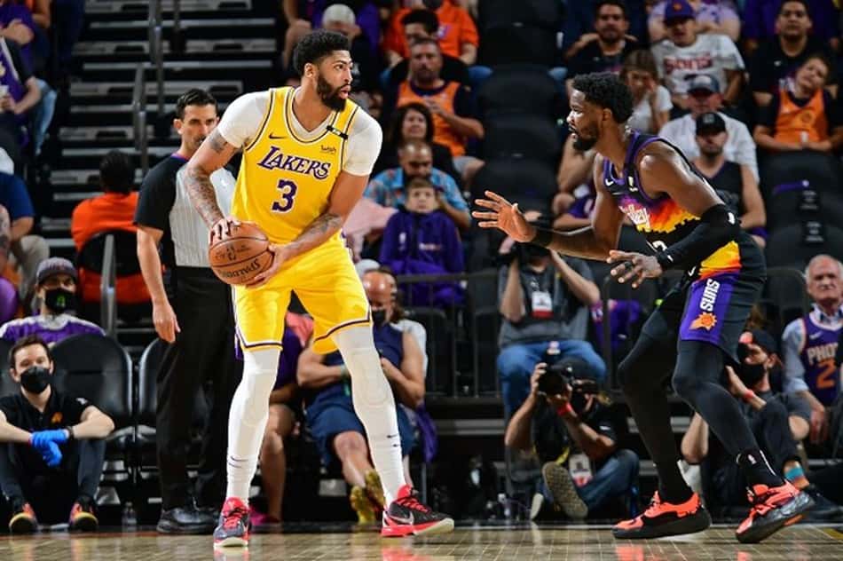 James Worthy: "Davis iniciar como pivô é a melhor opção"