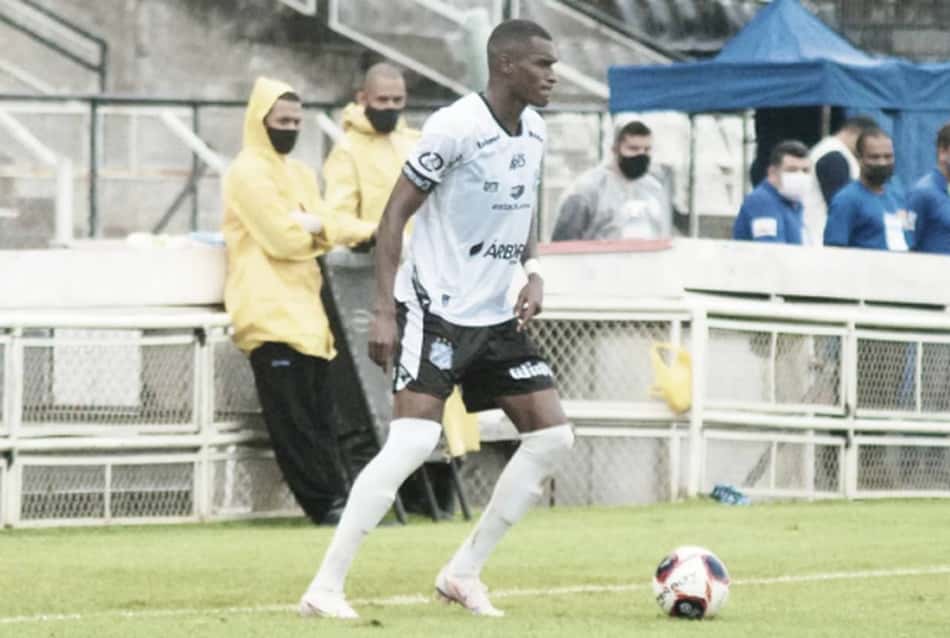 Contratado há dois anos, Matheus Alexandre pode ter primeira chance no Corinthians