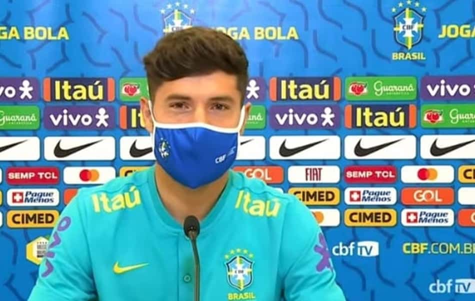 Felipe não treina com a Seleção Brasileira e realizará exame neste domingo