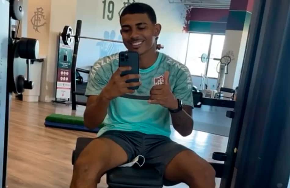 De volta ao Fluminense, John Kennedy faz trabalho de recondicionamento após Covid-19