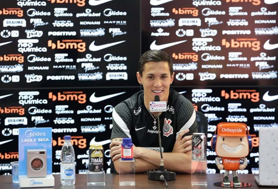 Vital relata primeiras impressões sobre Sylvinho no Corinthians e vê diferenças para Mancini: 'Elétrico'