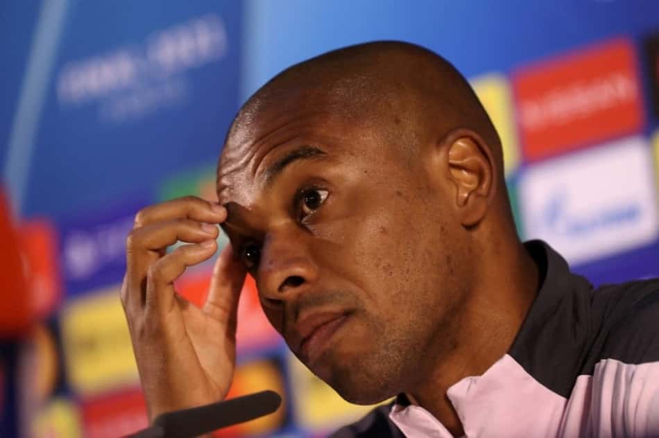 Fernandinho e Manchester City se aproximam de acordo por renovação
