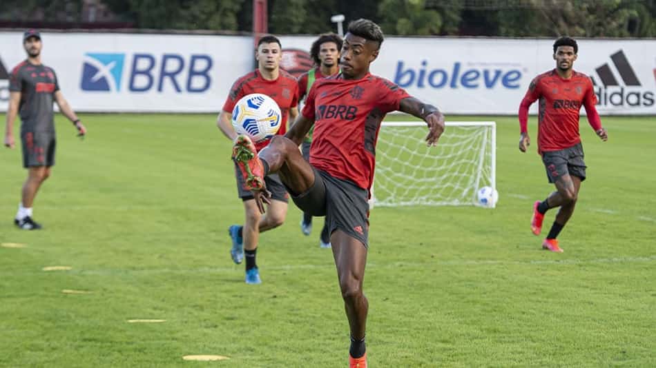 Com visita de Kenedy, Flamengo se reapresenta e inicia a preparação para enfrentar o Palmeiras