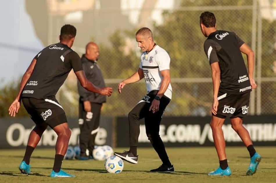 Corinthians faz treino tático de olho no duelo com o Atlético-GO