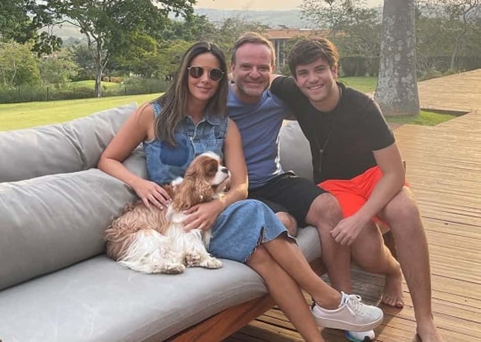 Rubens Barrichello comemora 49 anos de vida e agradece 'surpresa' da namorada Paloma Tocci: 'Te amo'