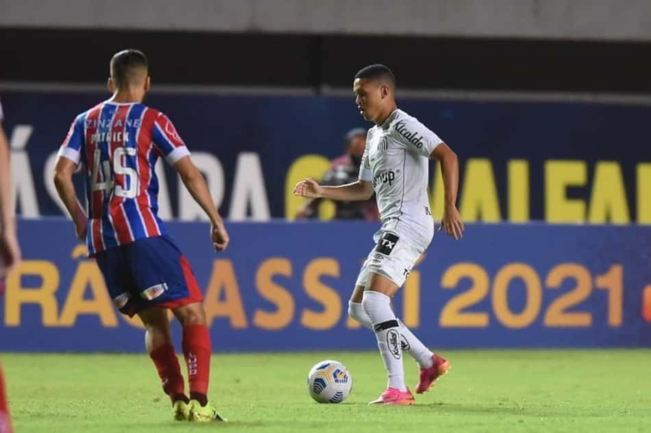 Marcos Guilherme deve ganhar primeira chance como titular