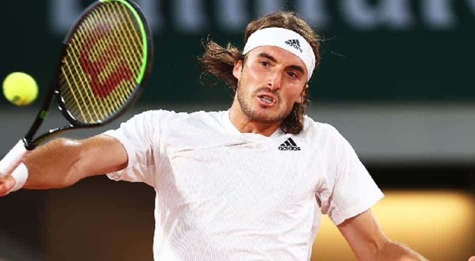 Tsitsipas avança em Roland Garros