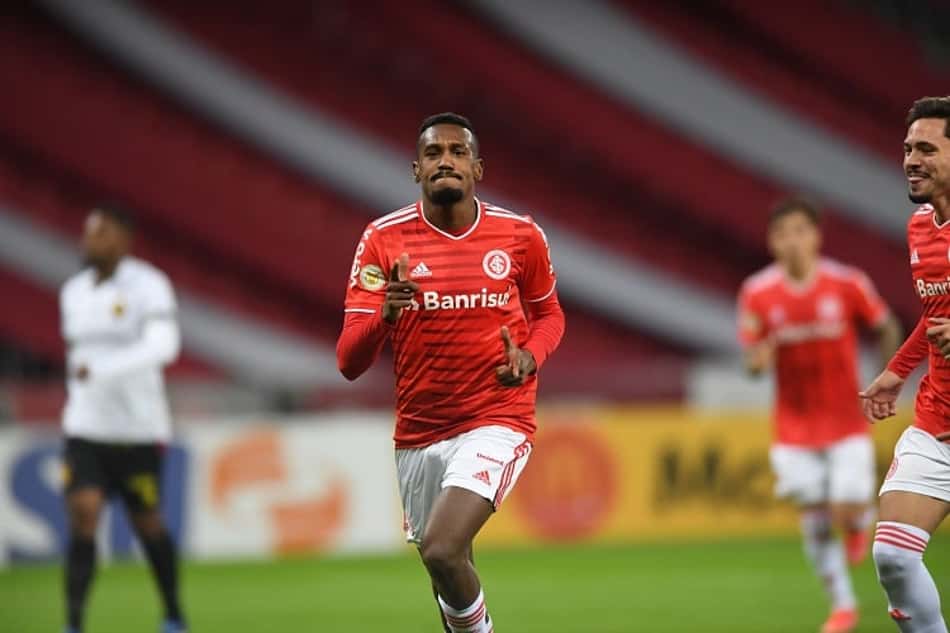 Edenilson alcança marca expressiva com a camisa do Internacional