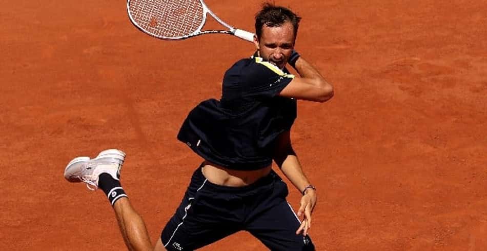 Medvedev vira sobre Paul e encara Opelka por vaga nas 8ªs em Paris
