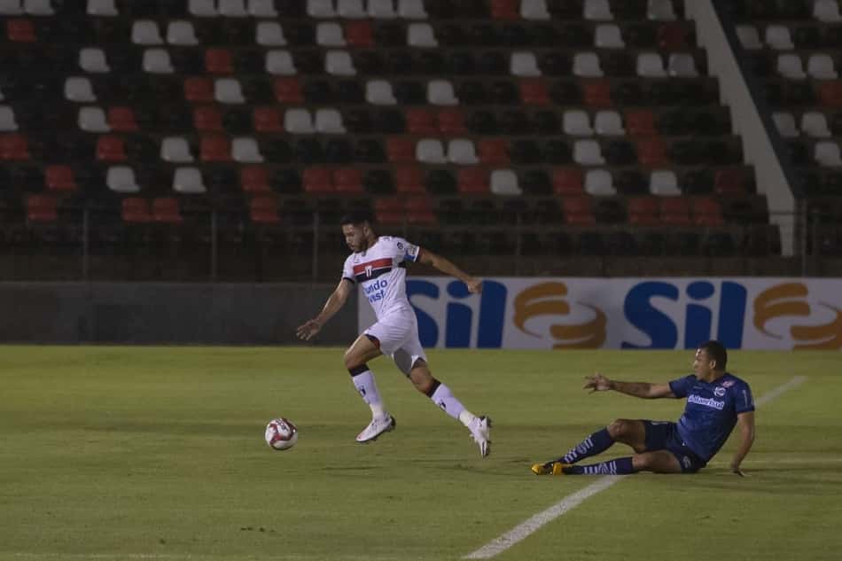 Neto Pessoa comemora gol na vitória do Botafogo-SP pela Série C: 'Estrear com vitória é sempre importante'