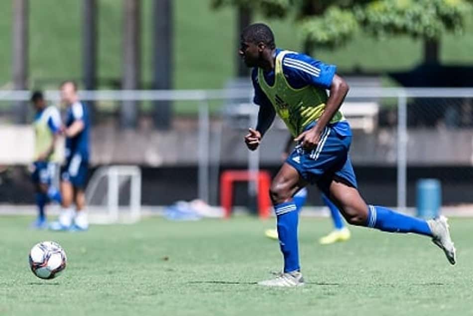 Red Bull Bragantino está de olho no zagueiro César, do Cruzeiro, que pode sair de graça do clube