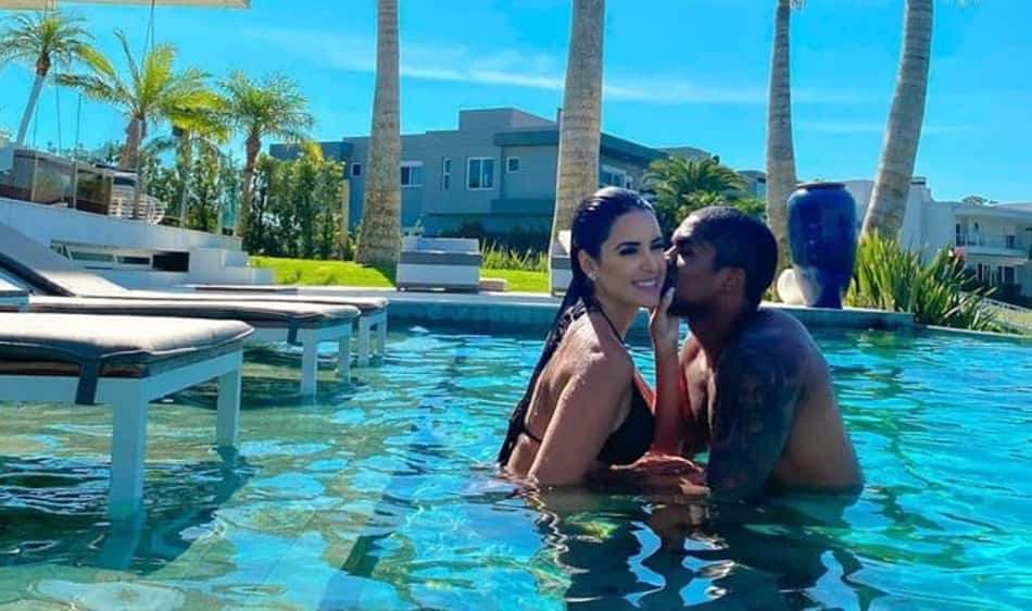 Após adiamento, Douglas Costa e modelo Nathália Felix se casam no Rio de Janeiro