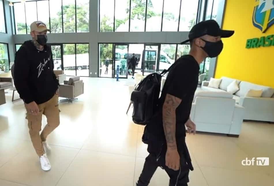 Ederson e Gabriel Jesus se apresentam na Granja e grupo de convocados da Seleção fica completo
