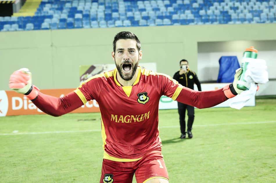 Gabriel Gasparotto celebra título da Série A2 do Paulistão e o primeiro da carreira como titular