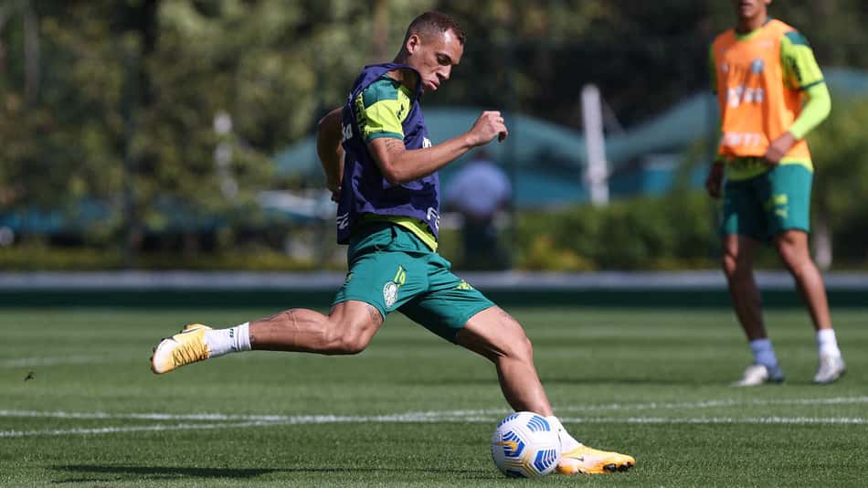 Com todos atacantes à disposição, herói do Palmeiras na Libertadores fica fora contra o Atlético-MG
