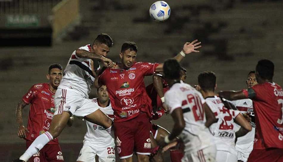 Contra a 'zebra', São Paulo recebe o 4 de Julho pela Copa do Brasil para reencontrar o caminho das vitórias
