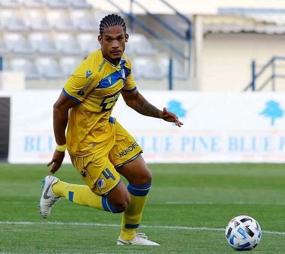 Emprestado pelo Flamengo, Rafael Santos avalia primeira experiência no futebol europeu: 'Evolui muito'