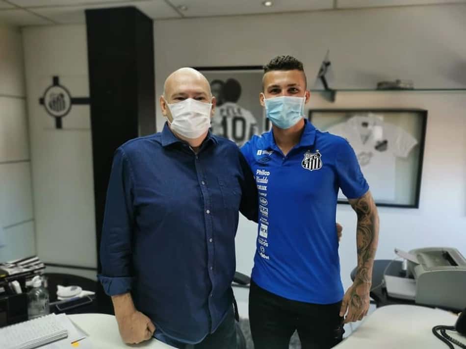 Santos oficializa a contratação do zagueiro Danilo Boza