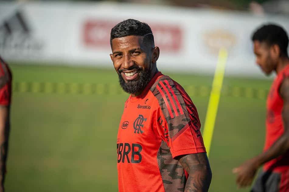 STJD converte suspensão em multa, e Rodinei está liberado para reestrear pelo Flamengo contra o Coritiba