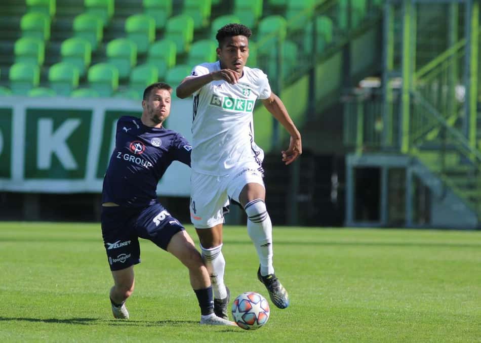 Votação realizadas por fãs do MKF Kárvina indicaram Eduardo Santos como jogador da temporada no clube
