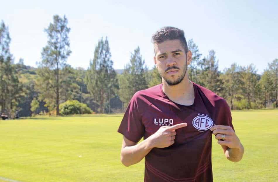 Victor Paraíba acerta com a Ferroviária para a sequência da temporada
