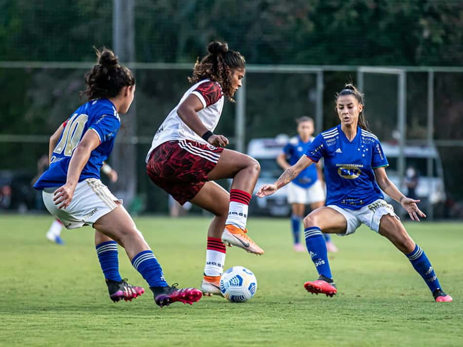 De virada, Flamengo quebra jejum no Brasileirão Feminino A1, e Cruzeiro demite técnico após a derrota