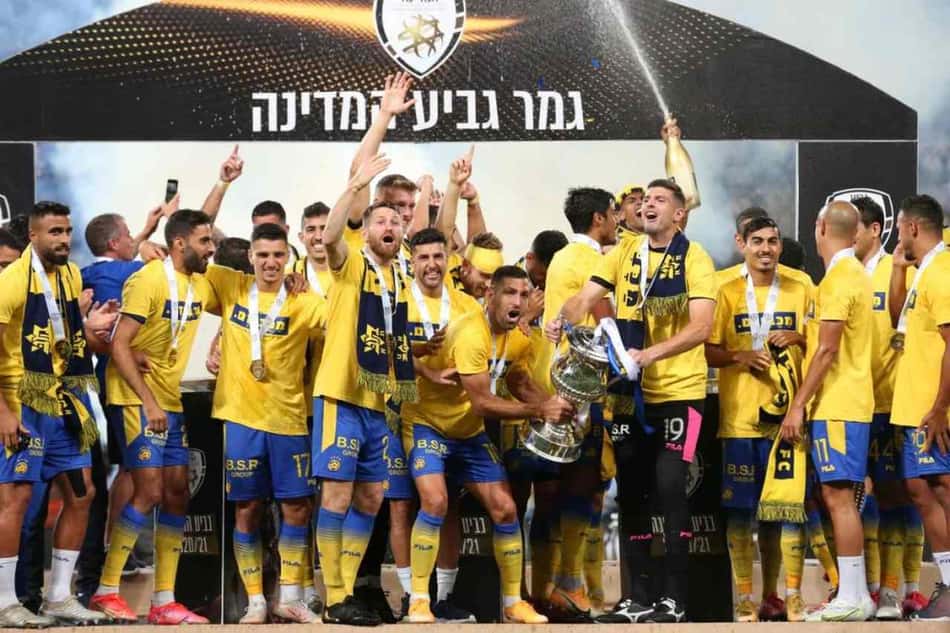 Pelo Maccabi, goleiro Daniel Tenenbaum, ex-Flamengo, conquista a Copa de Israel