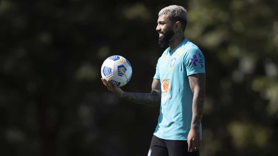 Após divergência com o Flamengo, Gabigol se apresenta à Seleção Brasileira para a Copa América