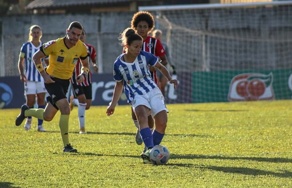 Meia do Avaí Kindermann comenta situação da equipe no Brasileirão Feminino