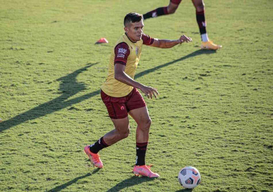 Igor Cariús exalta jogo contra o Corinthians, mas mantém os pés no chão e vira a chave para o Brasileirão