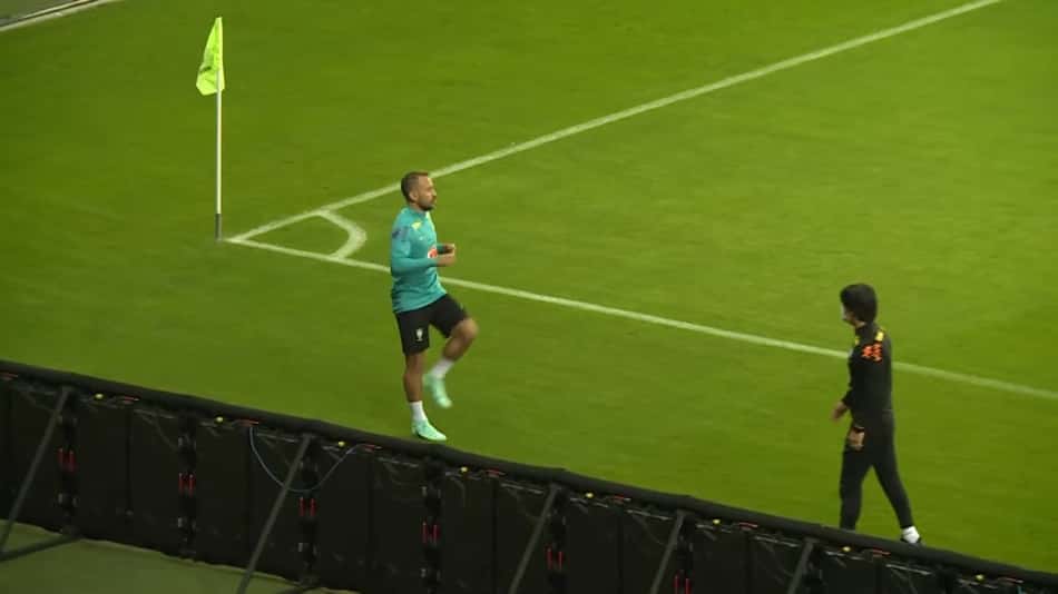 Everton Ribeiro no treino da Seleção