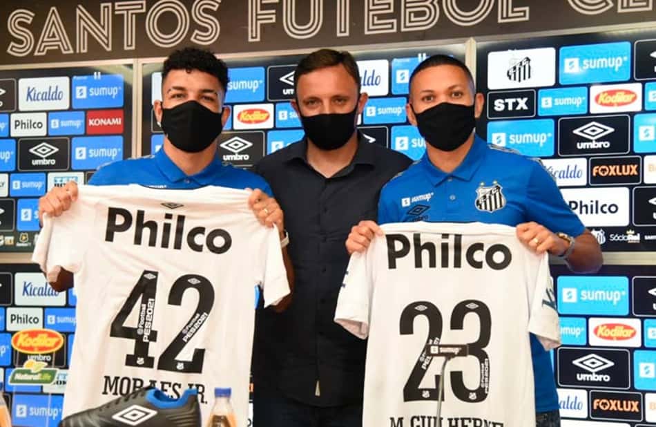 Santos apresenta o lateral Moraes e o meia-atacante Marcos Guilherme