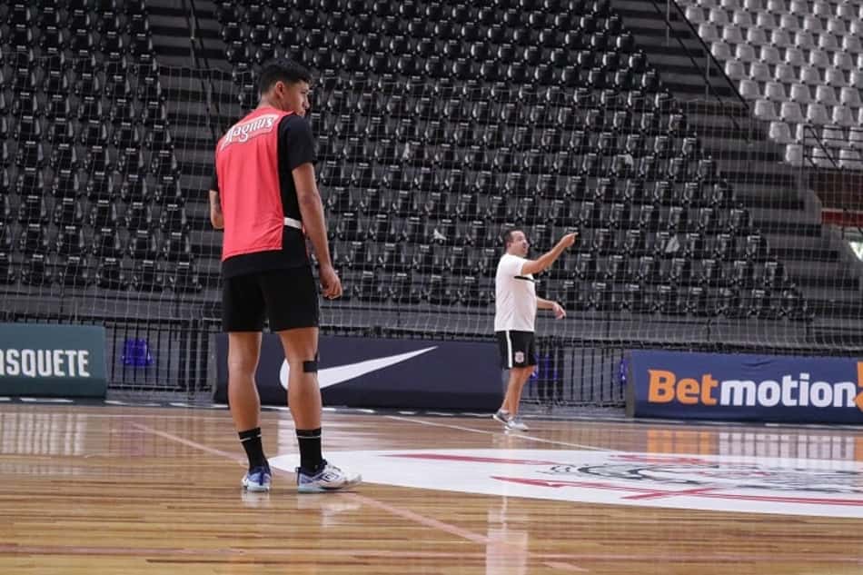 Após quarentena no Uruguai, equipe de futsal do Corinthians volta ao Brasil e retoma treinamentos