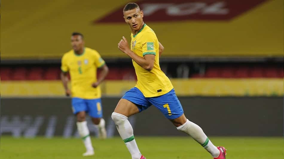 Richarlison e Neymar marcam e Seleção vence Equador em jogo emblemático das Eliminatórias