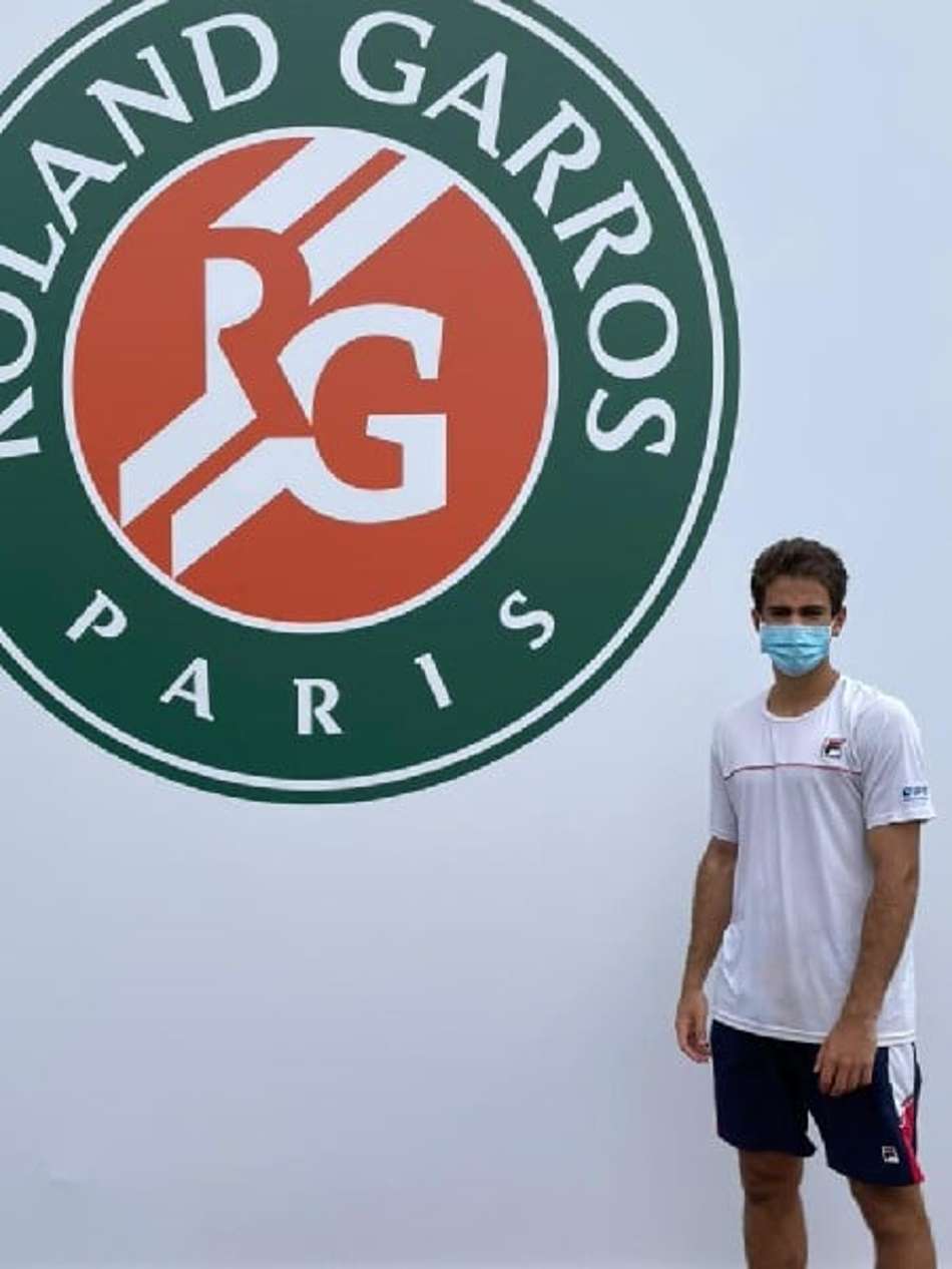 João Loureiro vai à 2ª rodada no juvenil de Roland Garros