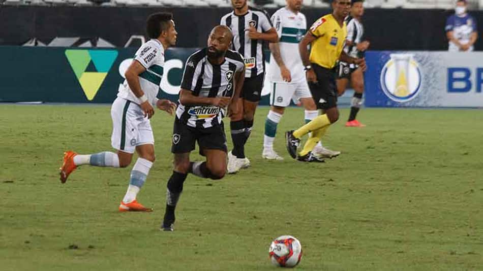 Botafogo bate o Coritiba e consegue sua primeira vitória nesta Série B