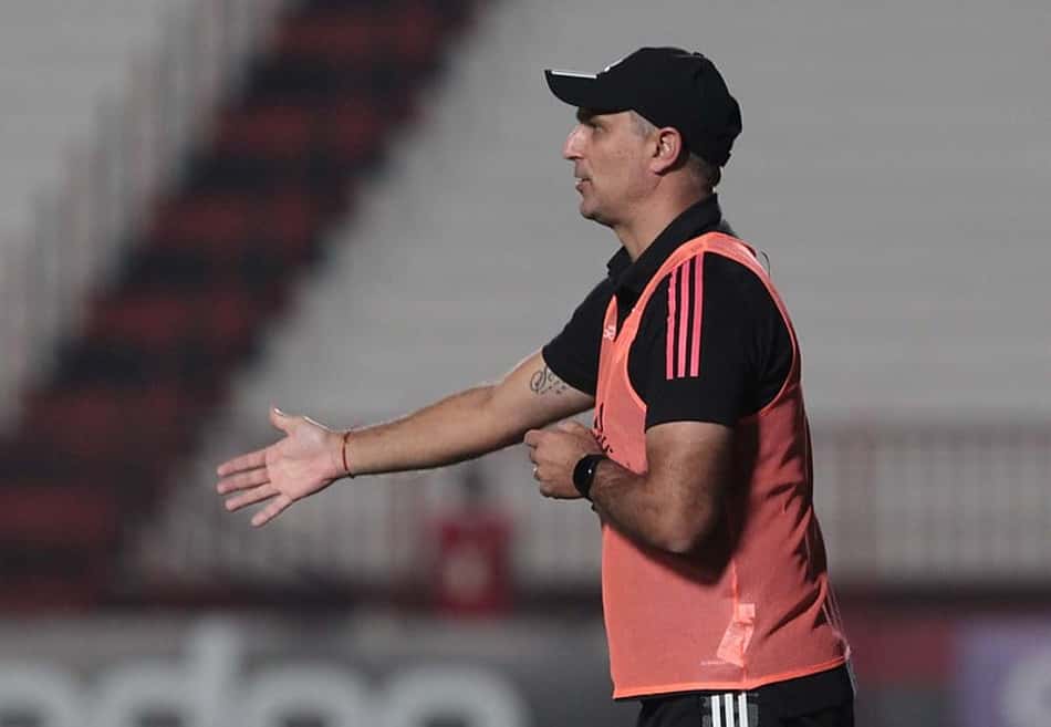 Juan Branda fala sobre gols sofridos em jogadas de bola parada: 'Temos que seguir trabalhando'