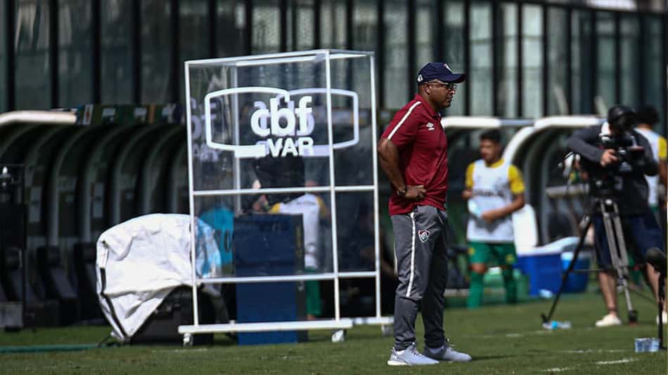 Roger Machado critica horário de Fluminense x Cuiabá: 'Futebol brasileiro pensa que está em Londres'