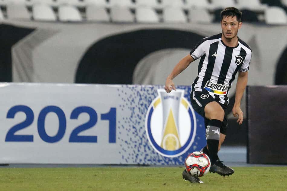 Oyama é um dos trunfos para que o Botafogo consiga se 'encaixar' de vez