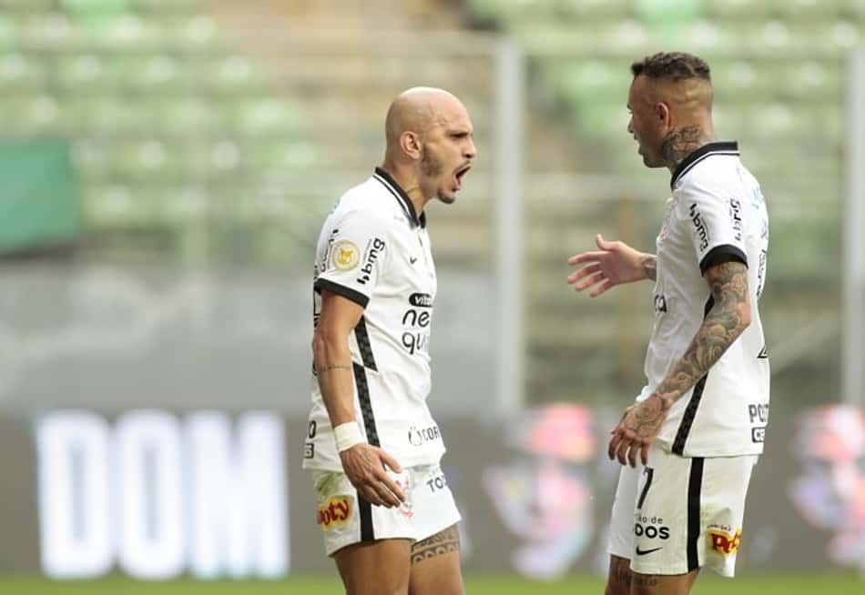 Corinthians bate o América-MG e Sylvinho vence a primeira no clube