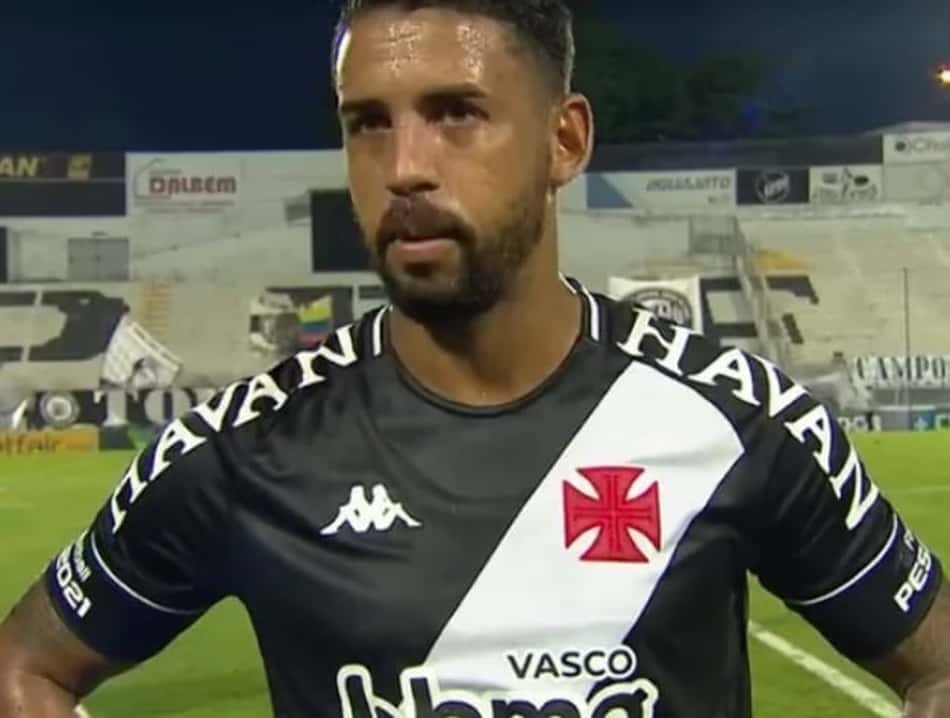 'Gratificante', diz Michel após celebrar retorno aos gramados no empate do Vasco diante da Ponte