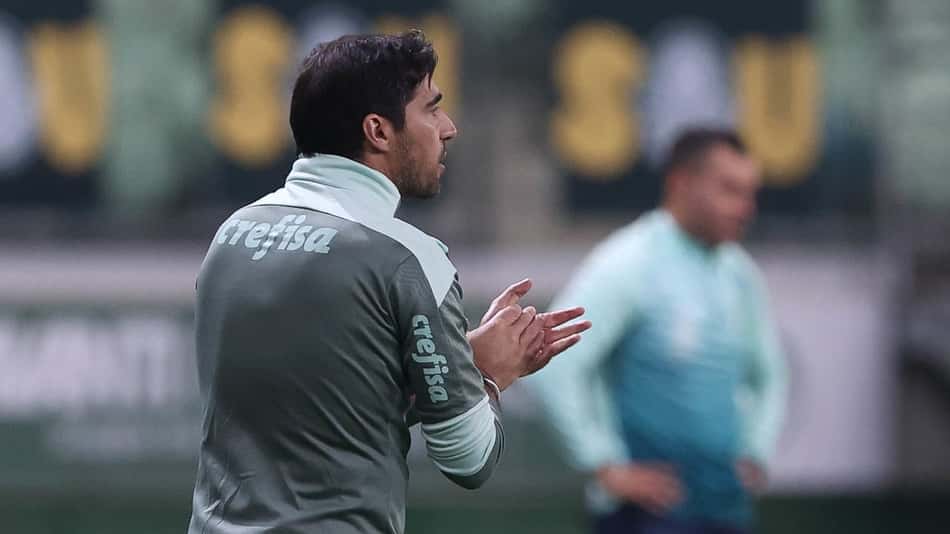 Abel cita necessidade de atacante no Palmeiras ao falar de Deyverson: 'Vem para dar solução'