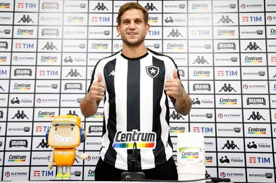 'Não é lugar para covardes': Rafael Moura cita Heleno e pode agregar dentro e fora de campo no Botafogo