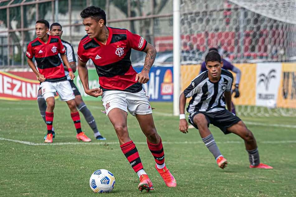 Brasileirão Sub-17: Flamengo vence o Botafogo na Gávea e mantém 100% de aproveitamento