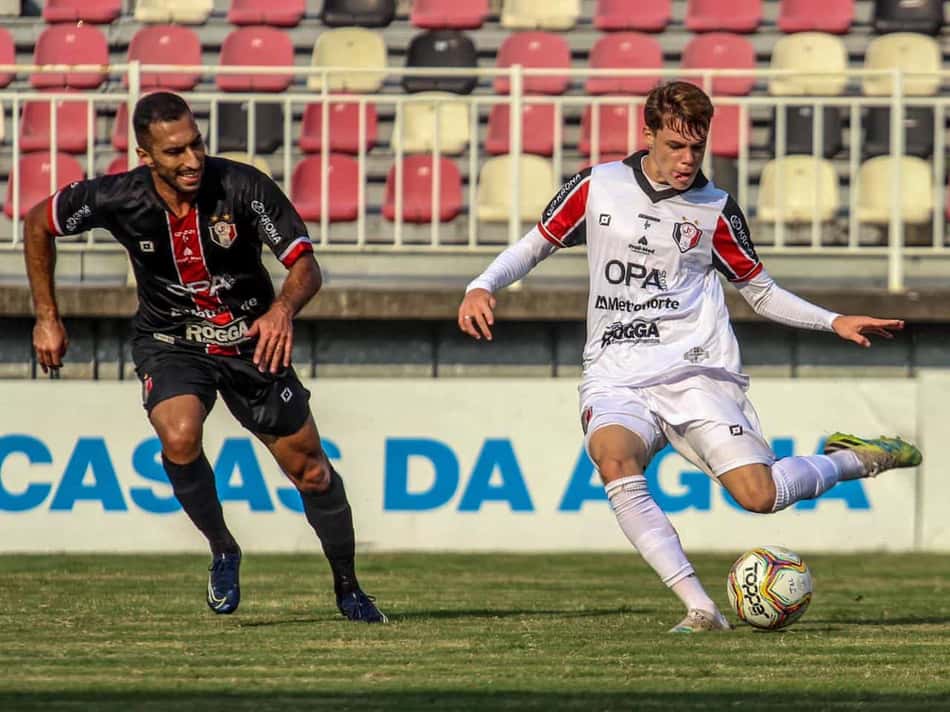 Após empréstimo ao Bahia, Chrystian brilha em reestreia pelo Joinville: 'Sinto que evoluí'