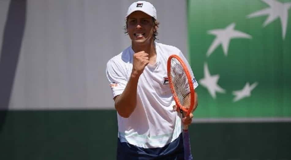 Pedro Boscardin vence batalha e vai às oitavas em Roland Garros juvenil