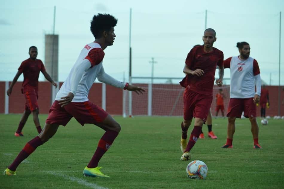 Ewerton Páscoa quer CRB focado para reverter resultado do primeiro jogo contra o Palmeiras