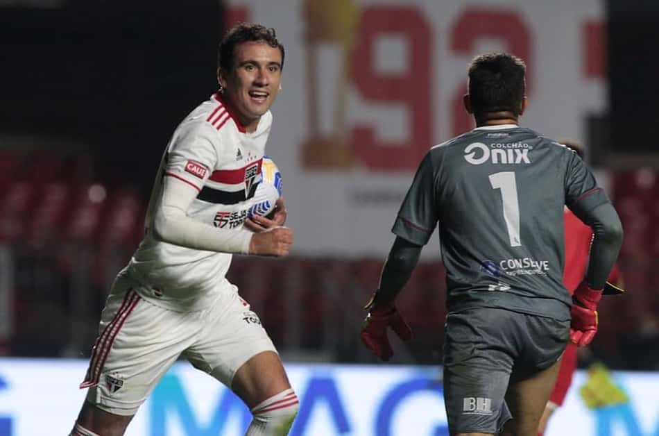 100 jogos e hat-trick: Pablo tem noite histórica com a camisa do São Paulo