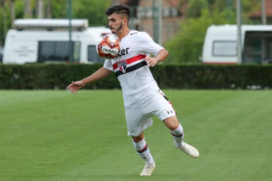 Ao L!, Pedro Oliveira, meia com passagem na base do São Paulo, fala sobre sua trajetória no Tricolor
