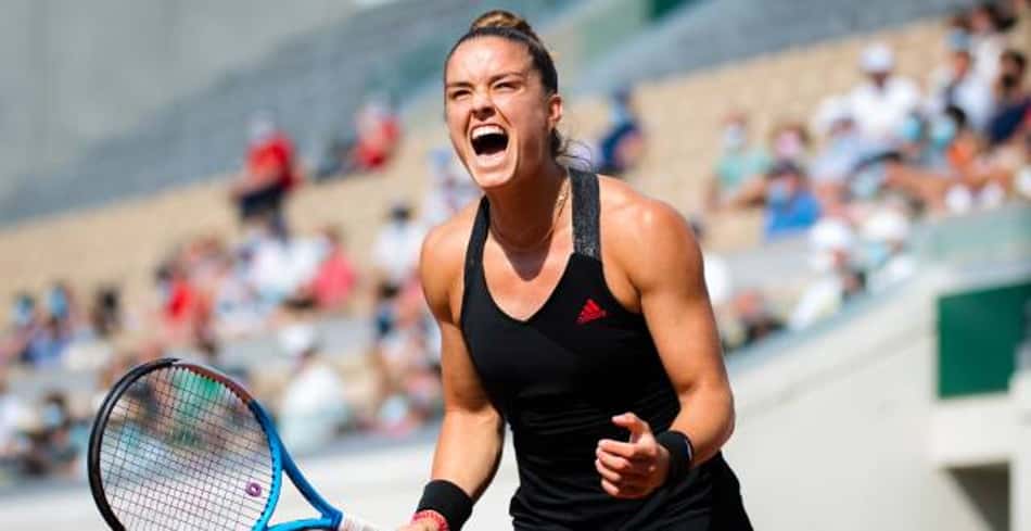 Maria Sakkari vibra em duelo contra Iga Swiatek